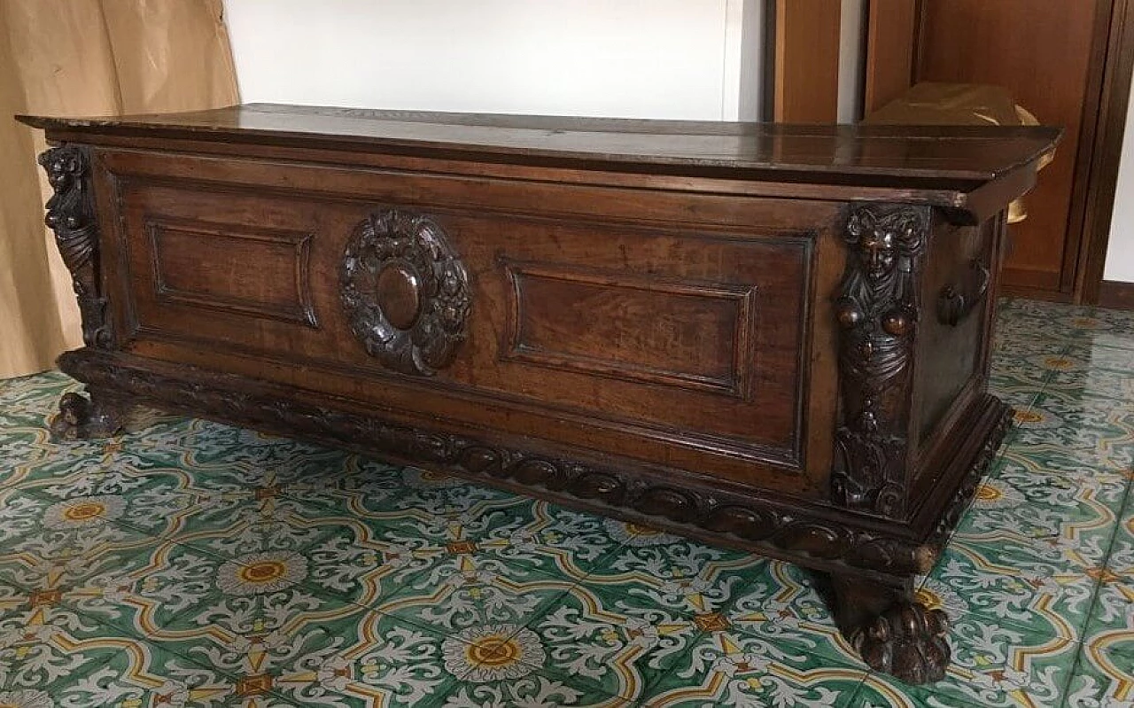 Tuscan solid walnut chest, first half of the 17th century 1