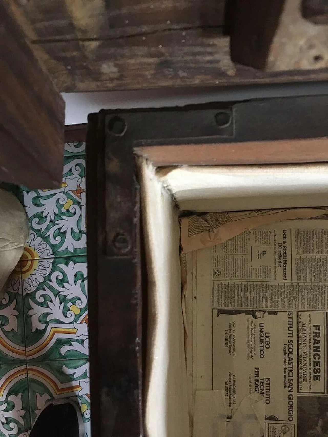 Tuscan solid walnut chest, first half of the 17th century 19