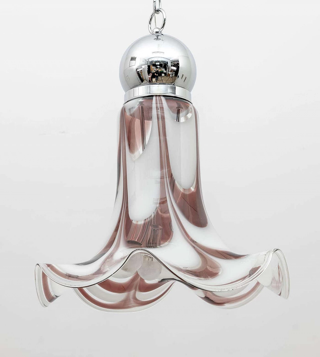 Lampadario con paralume a campana in vetro di Murano bianco e rosso di AV Mazzega, anni '70 3