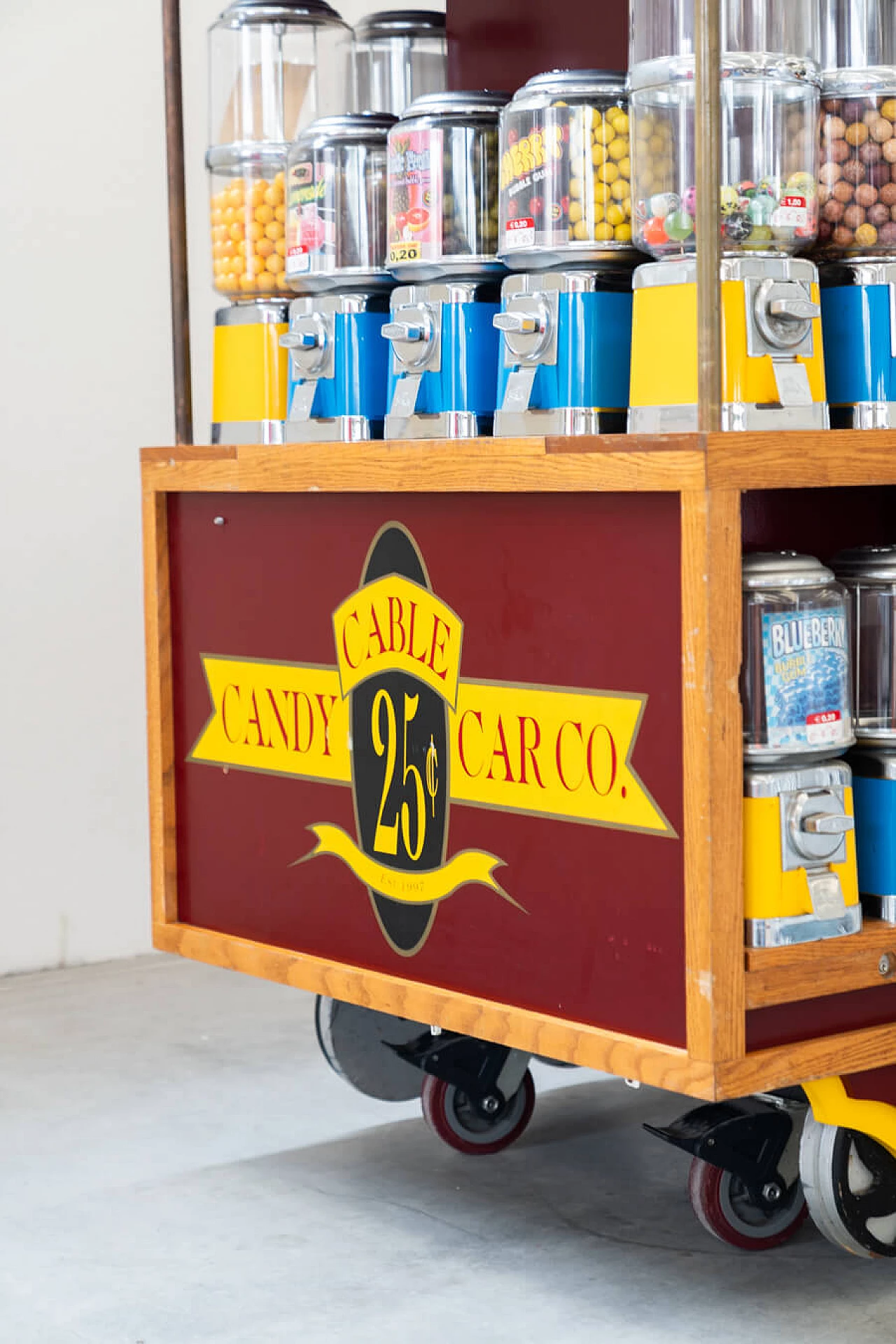Distributore automatico di caramelle su ruote di Blackdog, anni 2000 20