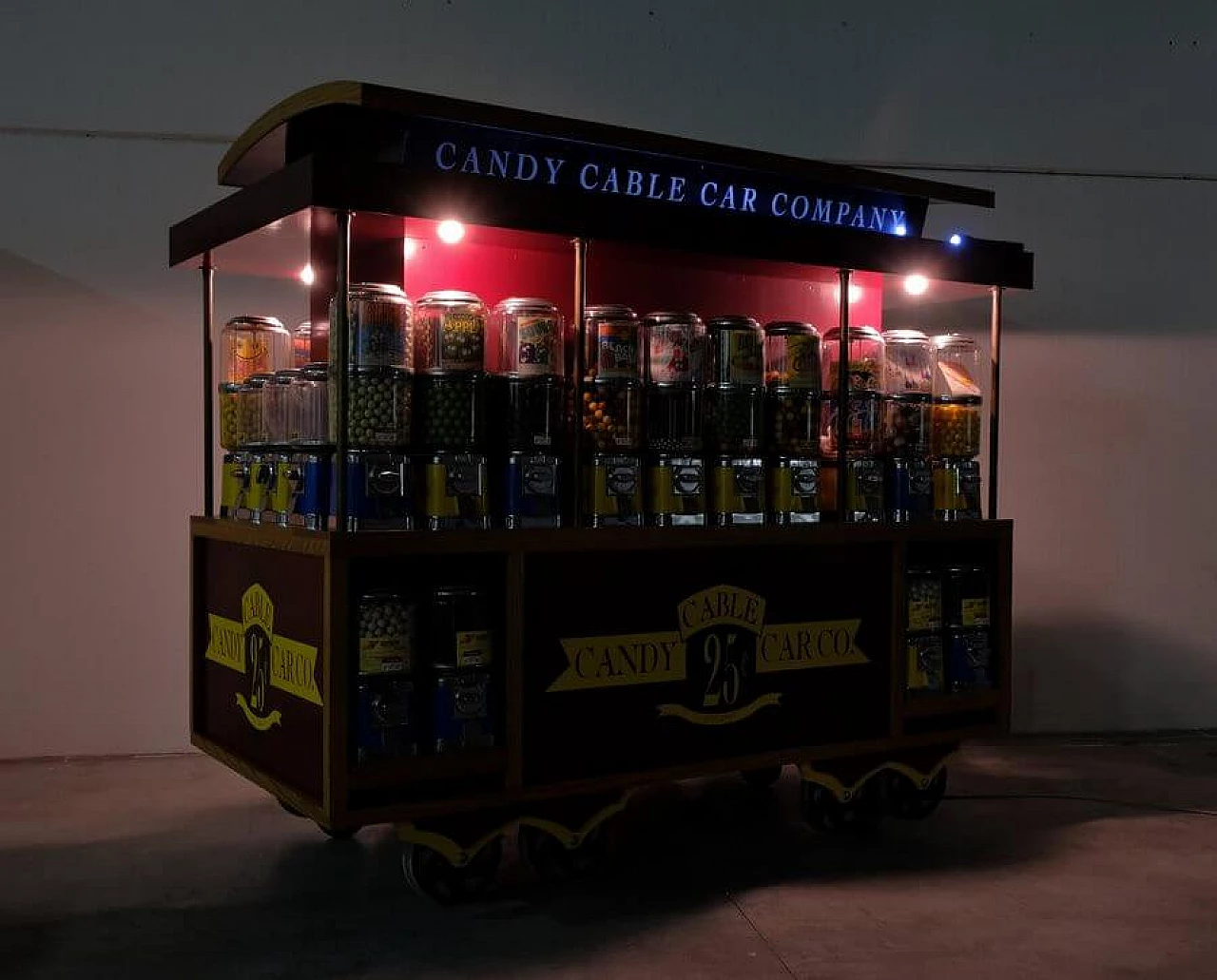 Distributore automatico di caramelle su ruote di Blackdog, anni 2000 41