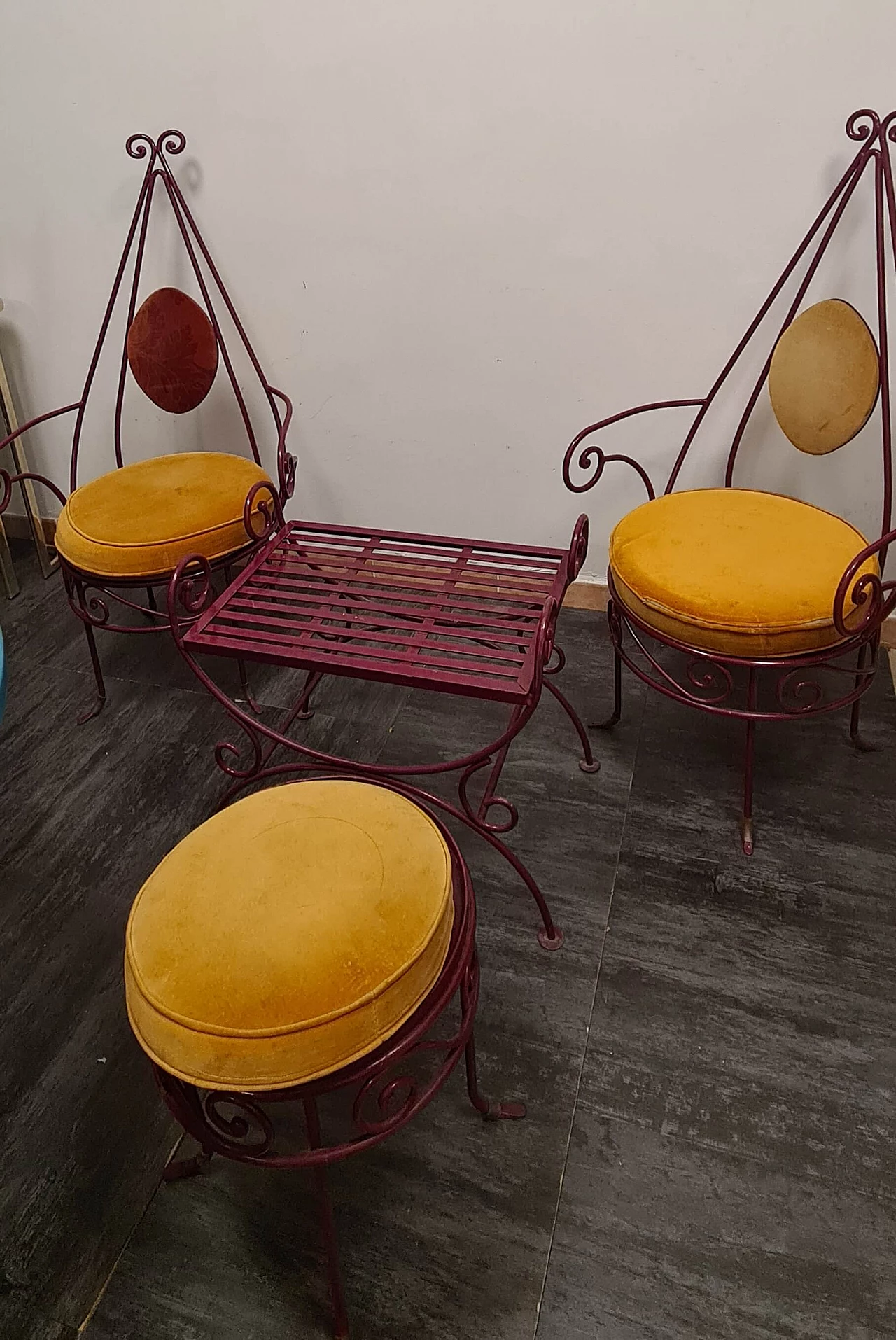 Pair of armchairs, coffee table and pouf in cyclamen wrought iron, 1970s 1