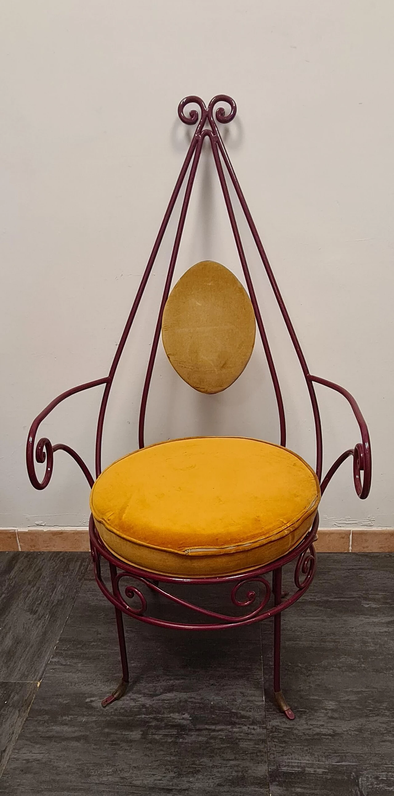 Pair of armchairs, coffee table and pouf in cyclamen wrought iron, 1970s 2