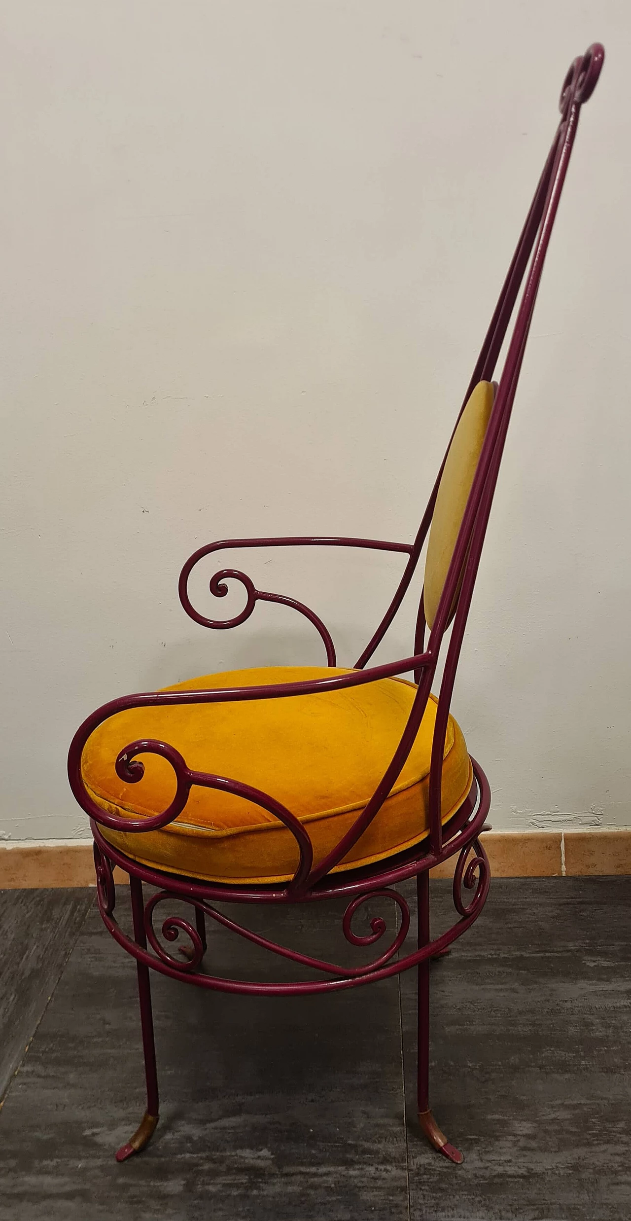 Pair of armchairs, coffee table and pouf in cyclamen wrought iron, 1970s 3
