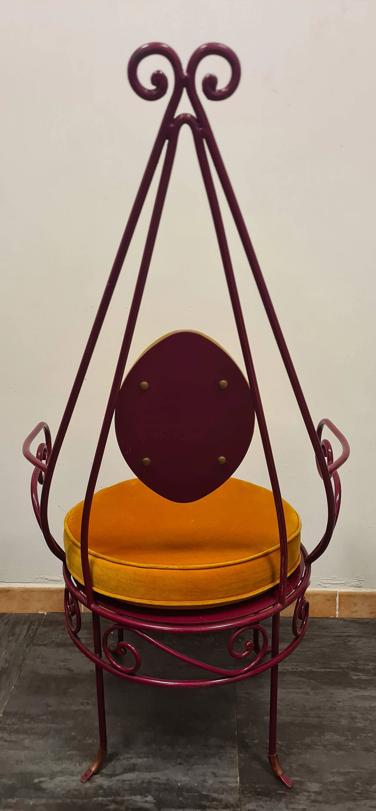 Pair of armchairs, coffee table and pouf in cyclamen wrought iron, 1970s 4