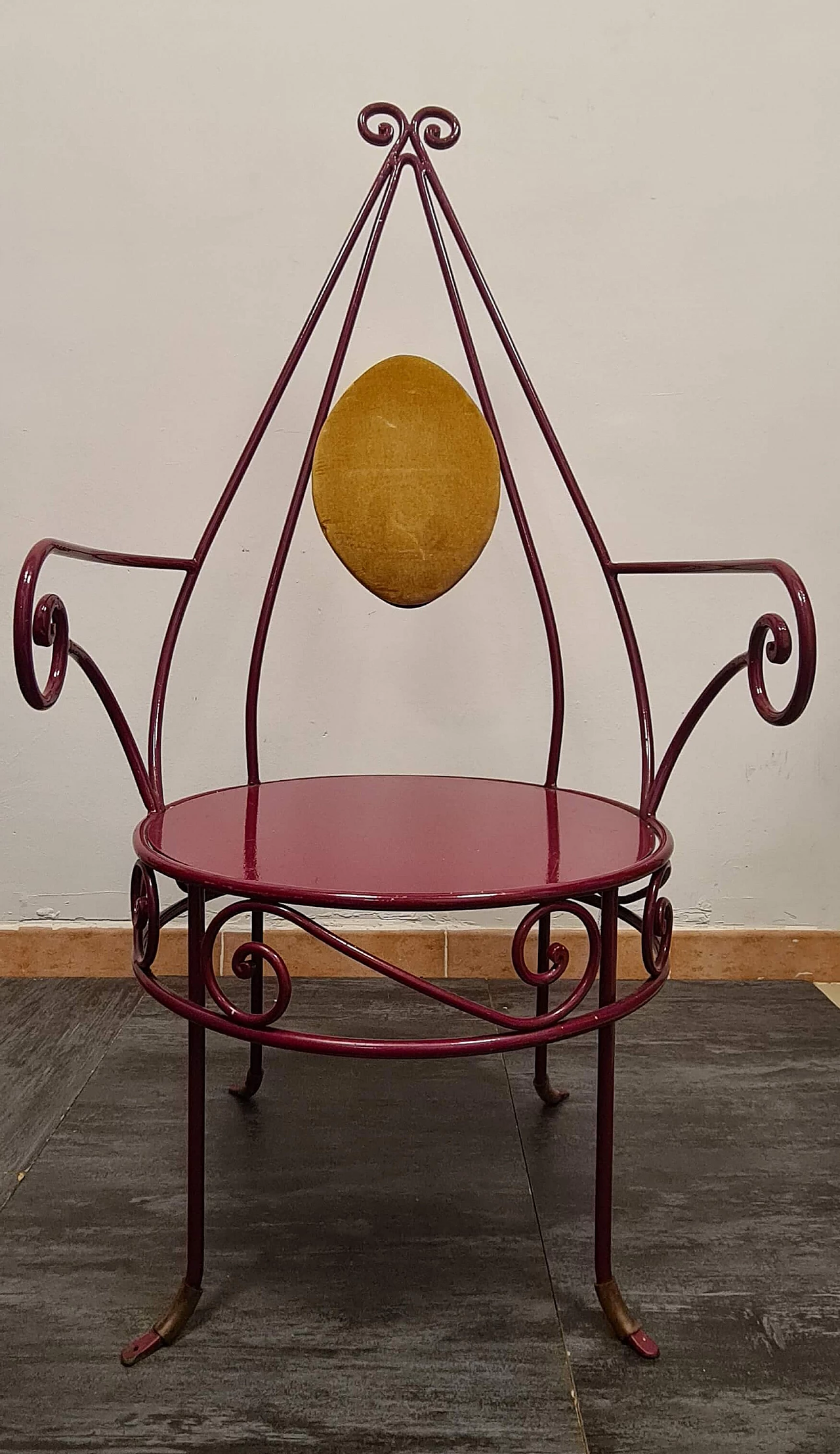 Pair of armchairs, coffee table and pouf in cyclamen wrought iron, 1970s 9