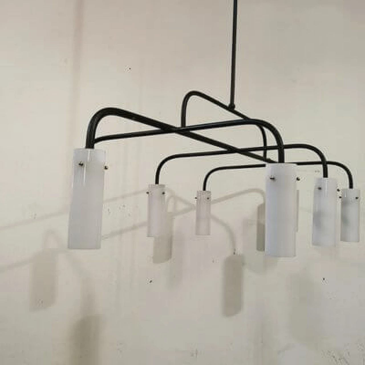 Lampadario a otto luci in metallo verniciato e vetro, anni '50 2