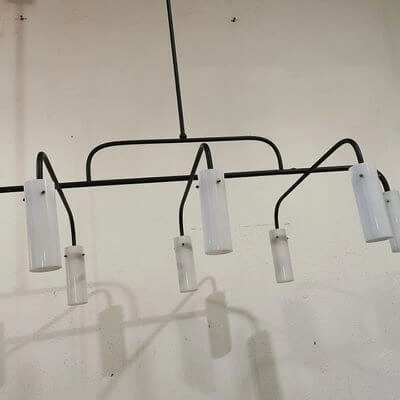 Lampadario a otto luci in metallo verniciato e vetro, anni '50 4