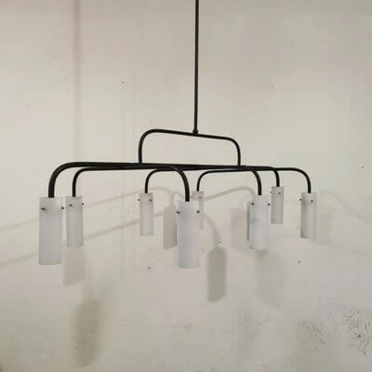 Lampadario a otto luci in metallo verniciato e vetro, anni '50 7