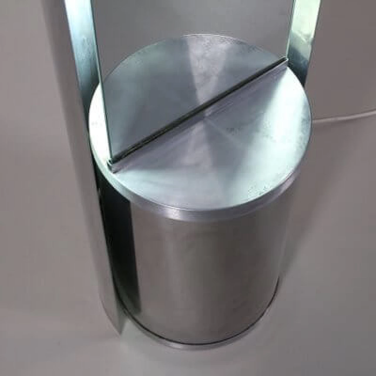 Specchio da terra retroilluminato in acciaio, anni '70 16