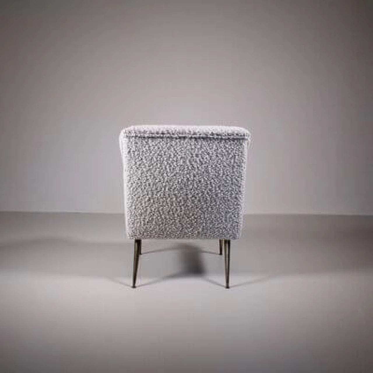 Poltrona in tessuto bouclé bianco, anni '50 9