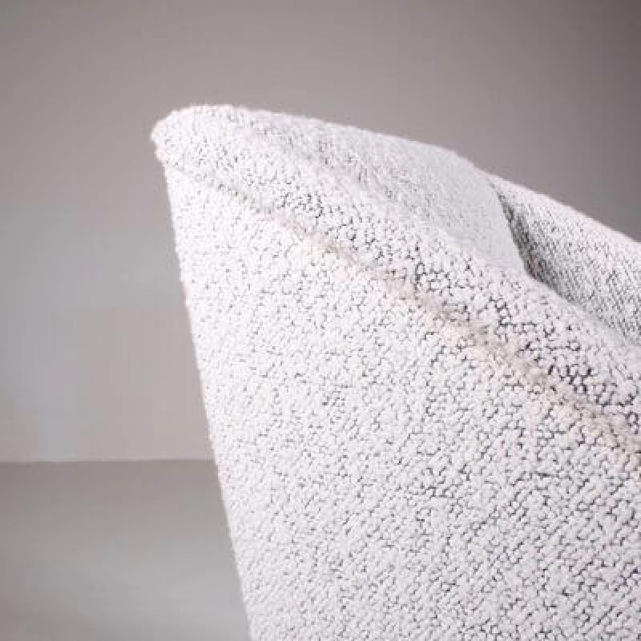 Poltrona in tessuto bouclé bianco, anni '50 11