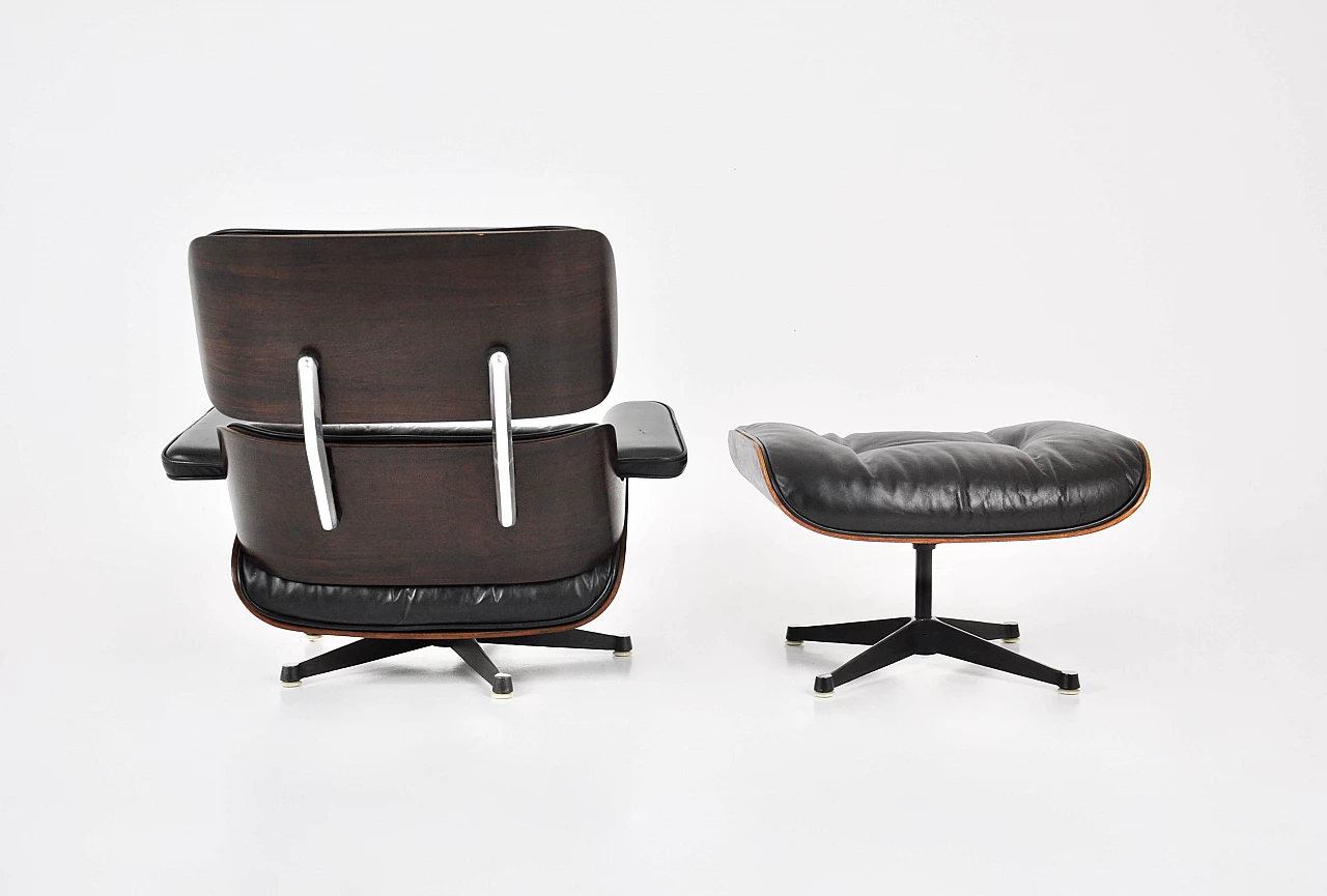 Poltrona in pelle nera e legno con pouf di Charles e Ray Eames per ICF, anni '70 5