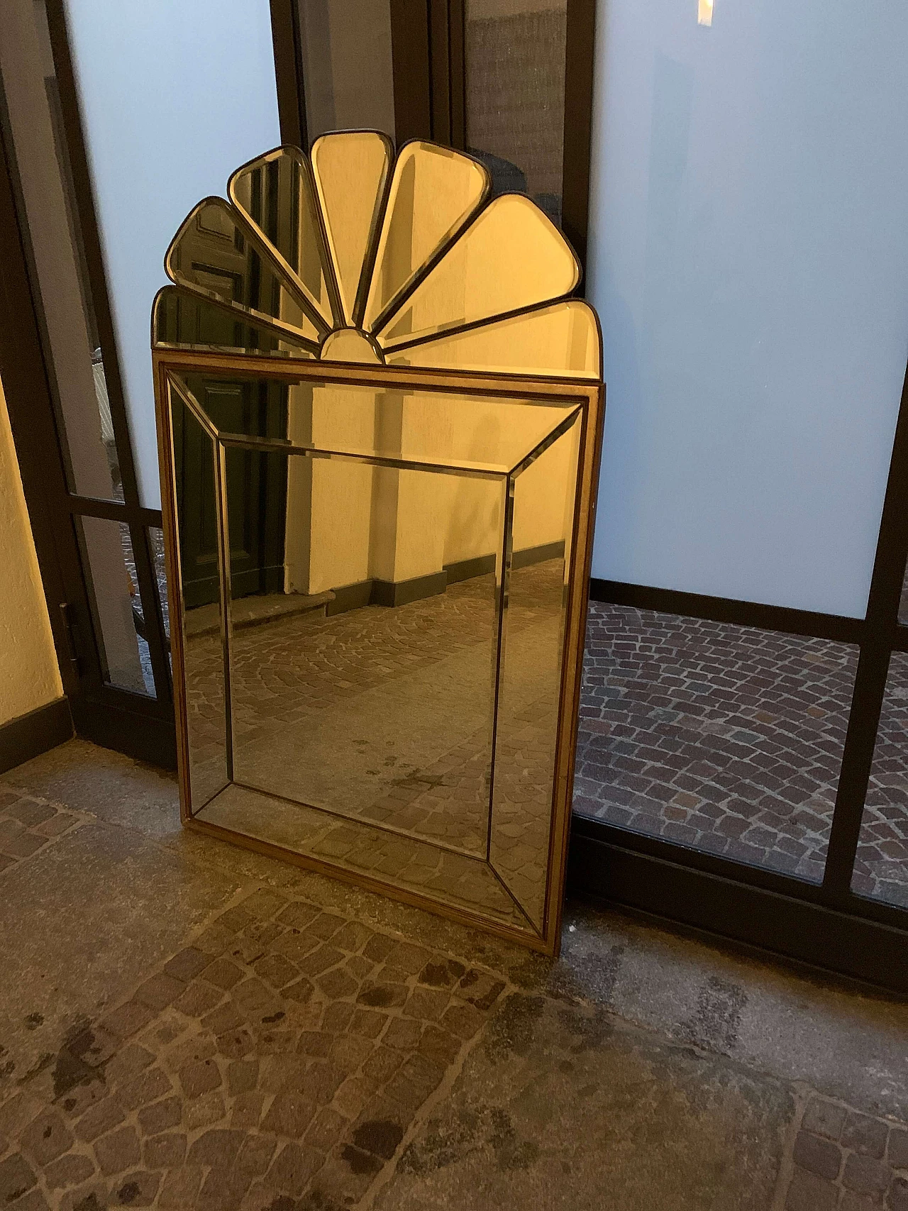 Specchiera con profili in ottone, anni '60 1