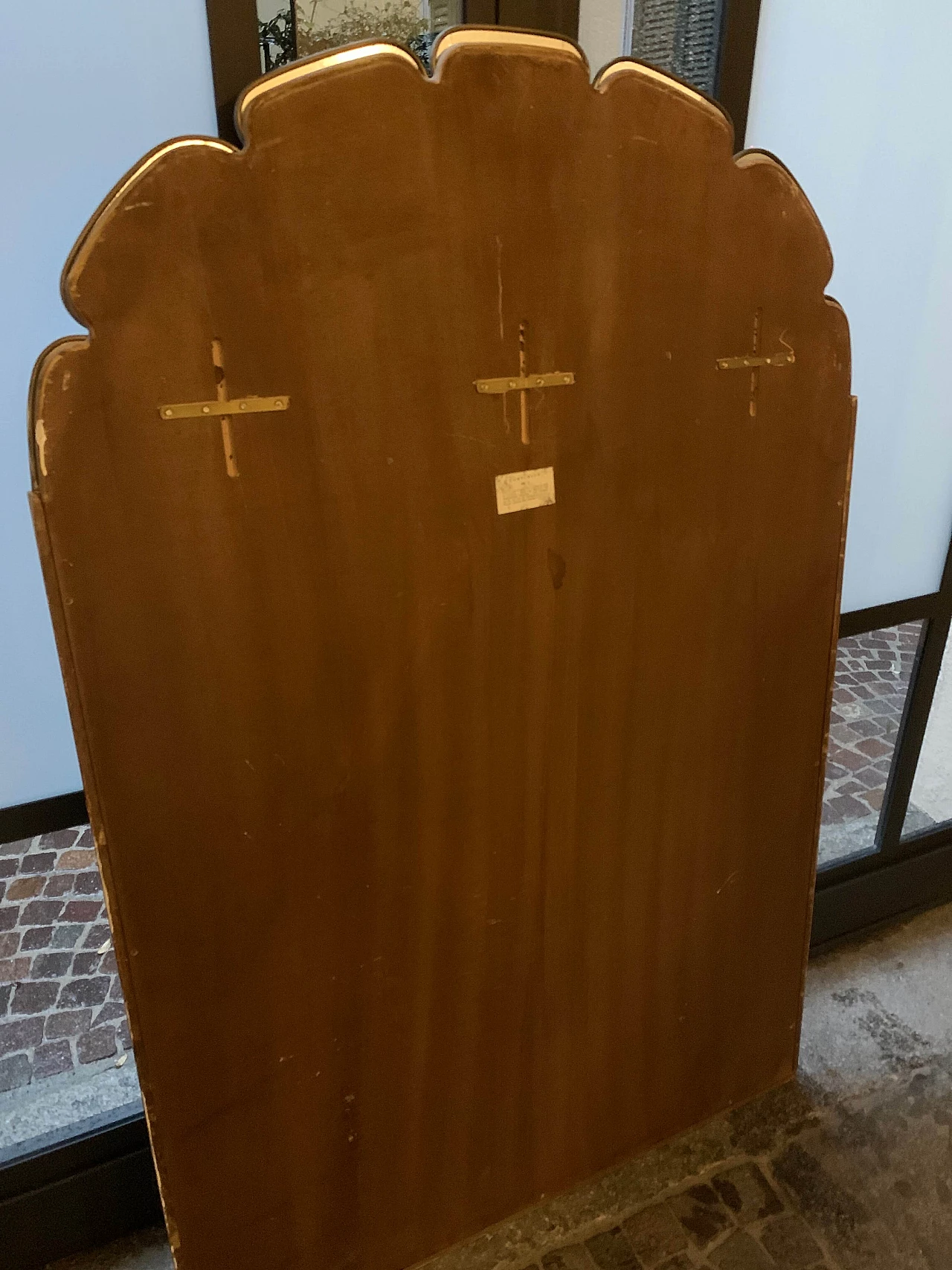 Specchiera con profili in ottone, anni '60 3