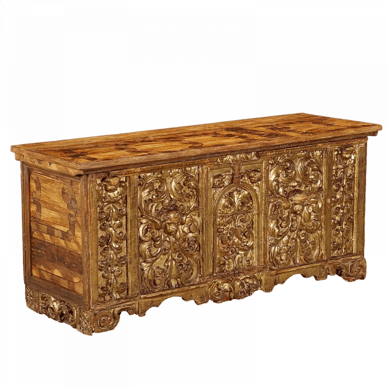 Carved and gilded wooden chest, 17th century 11