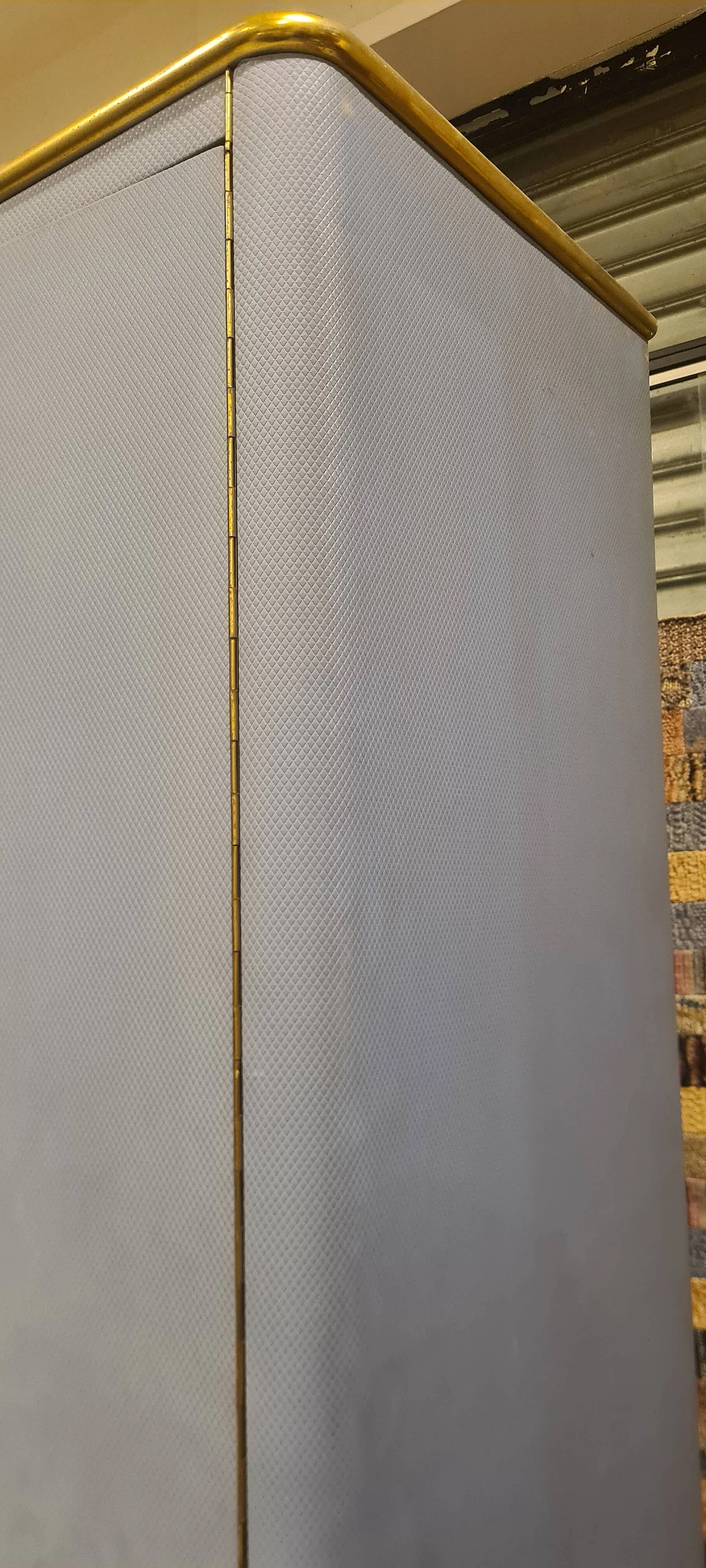 Armadio in skai azzurro con profili in metallo dorato, anni '60 3