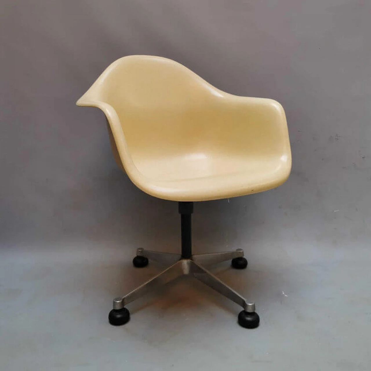 Armchair by Charles and Ray Eames for Herman Miller, 1970s 2