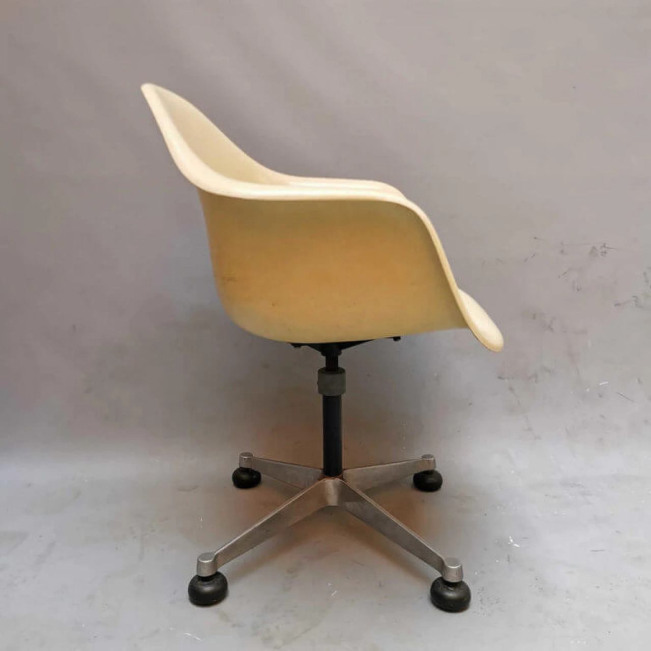 Armchair by Charles and Ray Eames for Herman Miller, 1970s 3