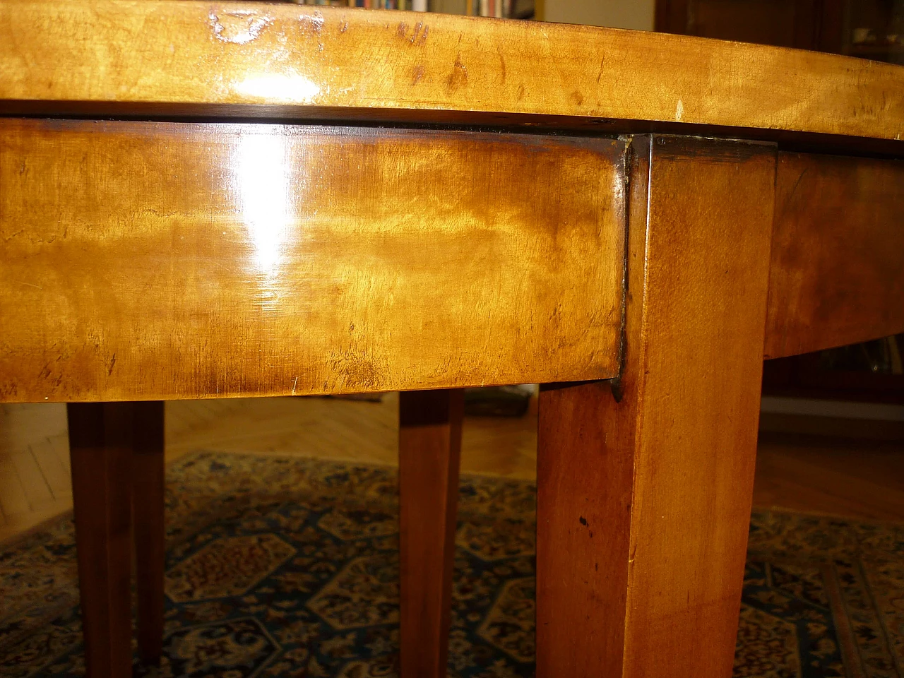 Tavolo Biedermeier allungabile in ciliegio e radica di betulla, '800 3