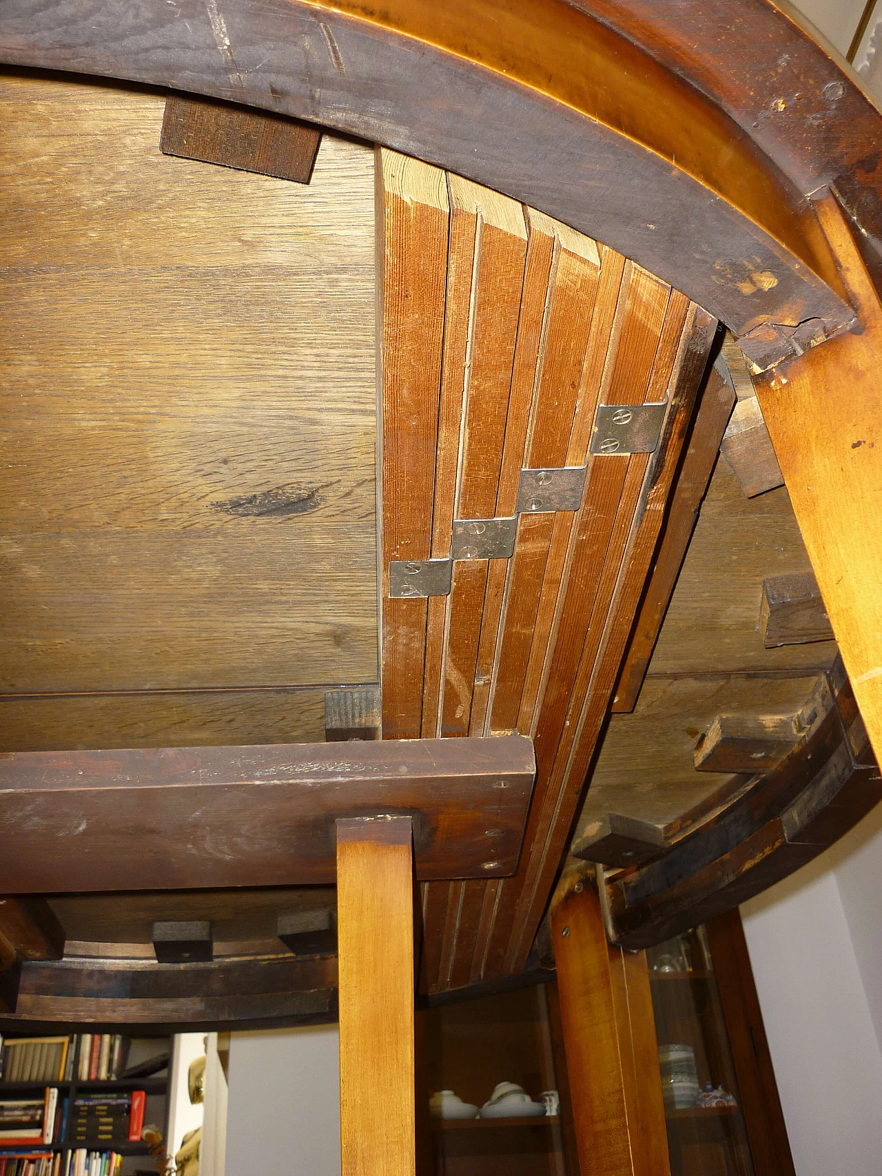 Tavolo Biedermeier allungabile in ciliegio e radica di betulla, '800 4