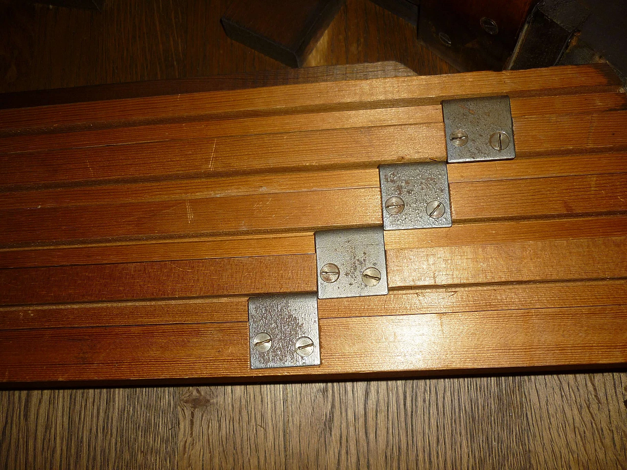 Tavolo Biedermeier allungabile in ciliegio e radica di betulla, '800 11