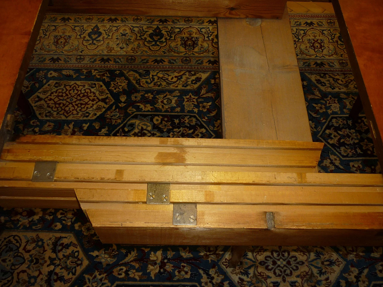 Tavolo Biedermeier allungabile in ciliegio e radica di betulla, '800 15