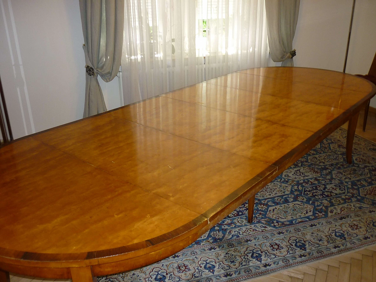 Tavolo Biedermeier allungabile in ciliegio e radica di betulla, '800 19