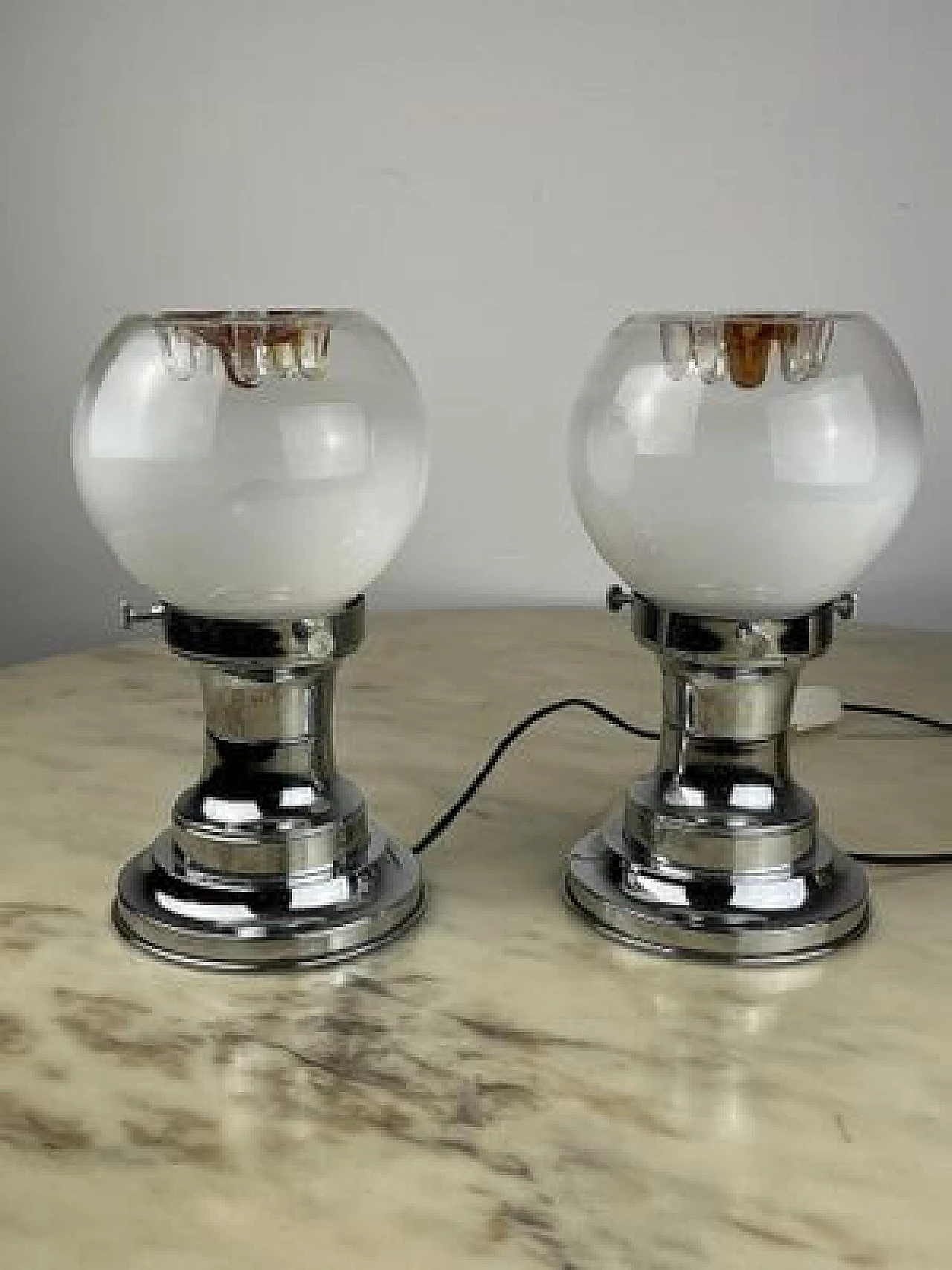 Coppia di lampade da comodino di Toni Zuccheri per Mazzega, anni '70 1