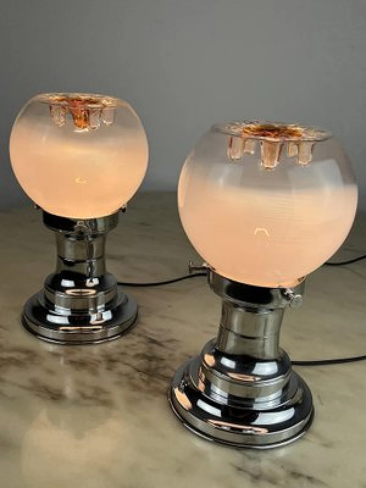 Coppia di lampade da comodino di Toni Zuccheri per Mazzega, anni '70 11