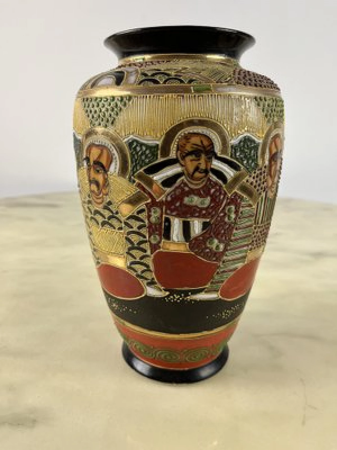 Satsuma porcelain vase with gold decoration, 1950s 1