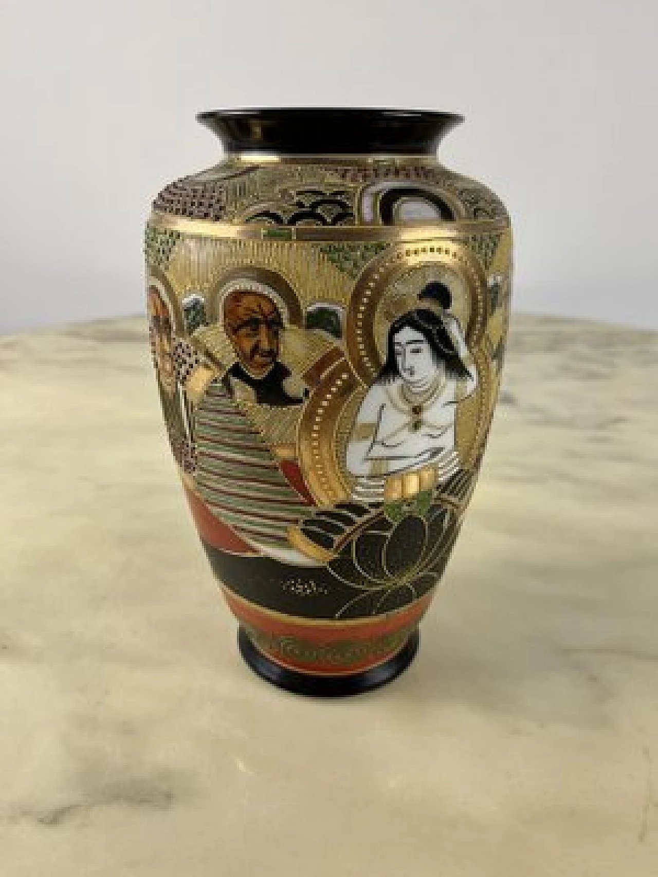 Satsuma porcelain vase with gold decoration, 1950s 8
