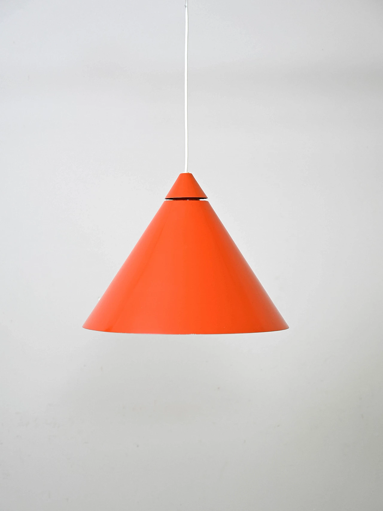 Lampada a sospensione scandinava in metallo color arancione, anni '60 2