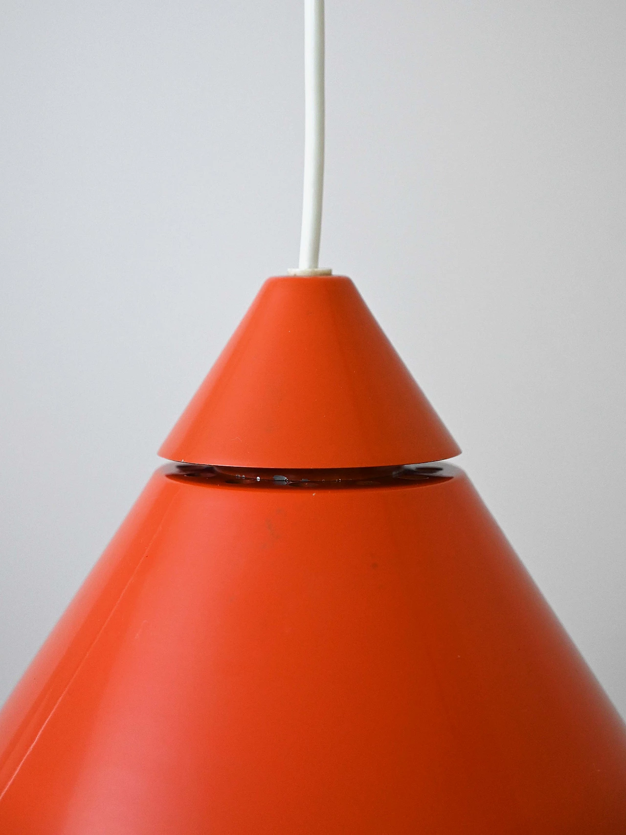Lampada a sospensione scandinava in metallo color arancione, anni '60 3