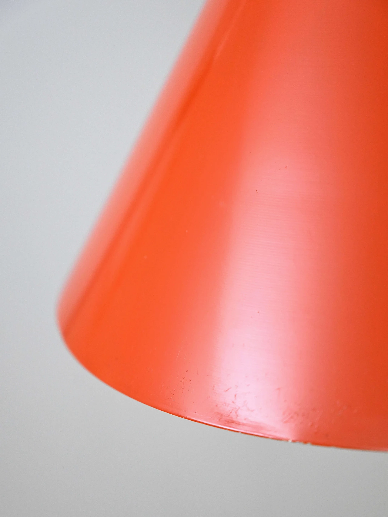 Lampada a sospensione scandinava in metallo color arancione, anni '60 4