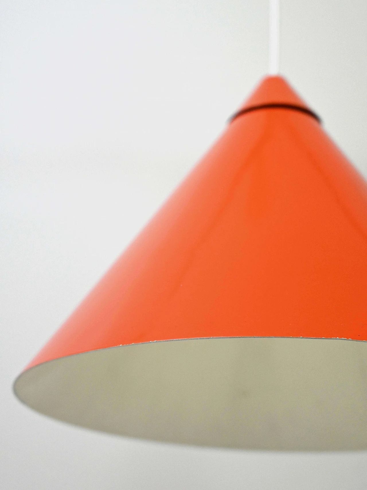 Lampada a sospensione scandinava in metallo color arancione, anni '60 5