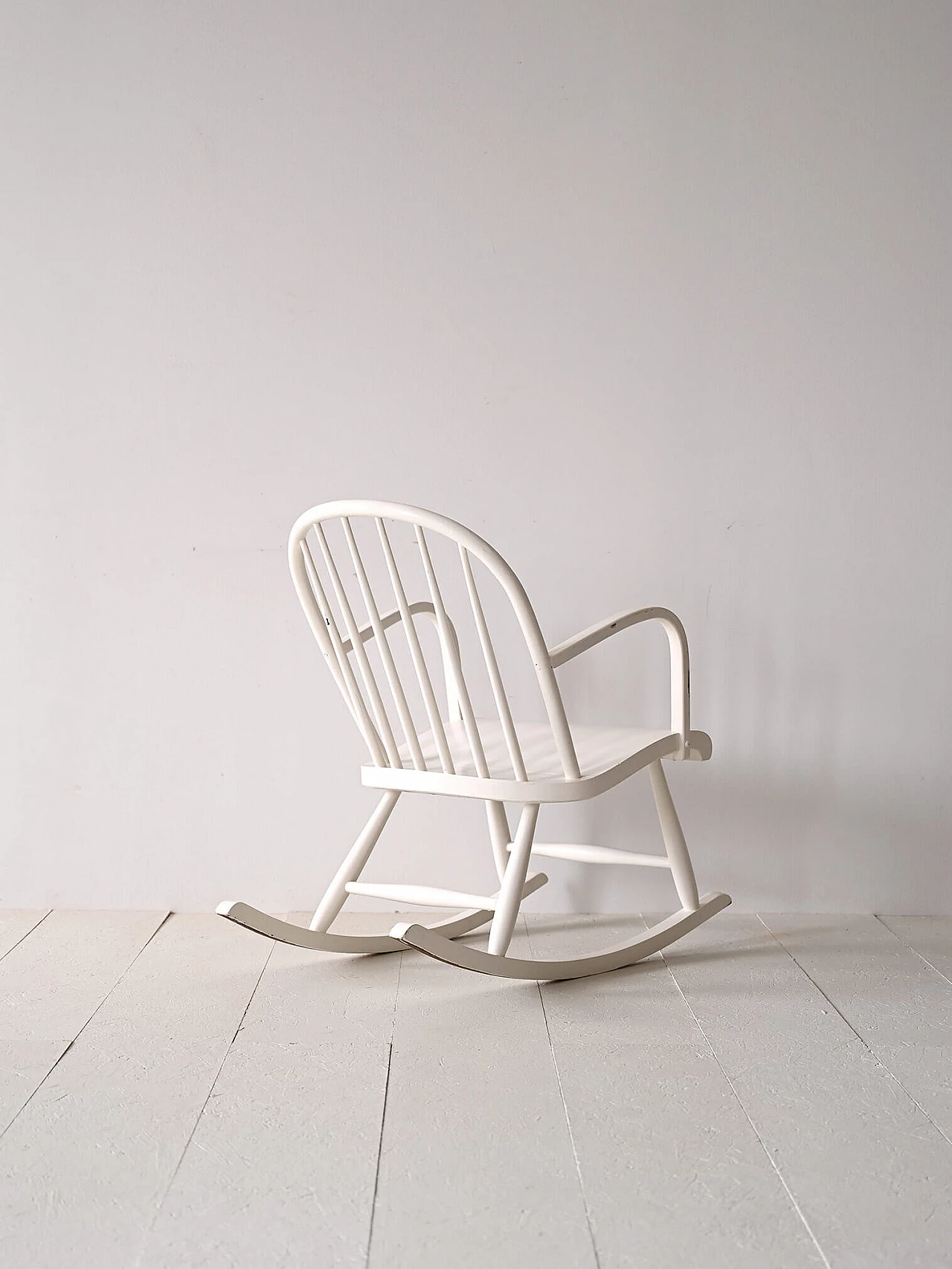 Scandinavian white painted wood rocking chair, 1960s 2