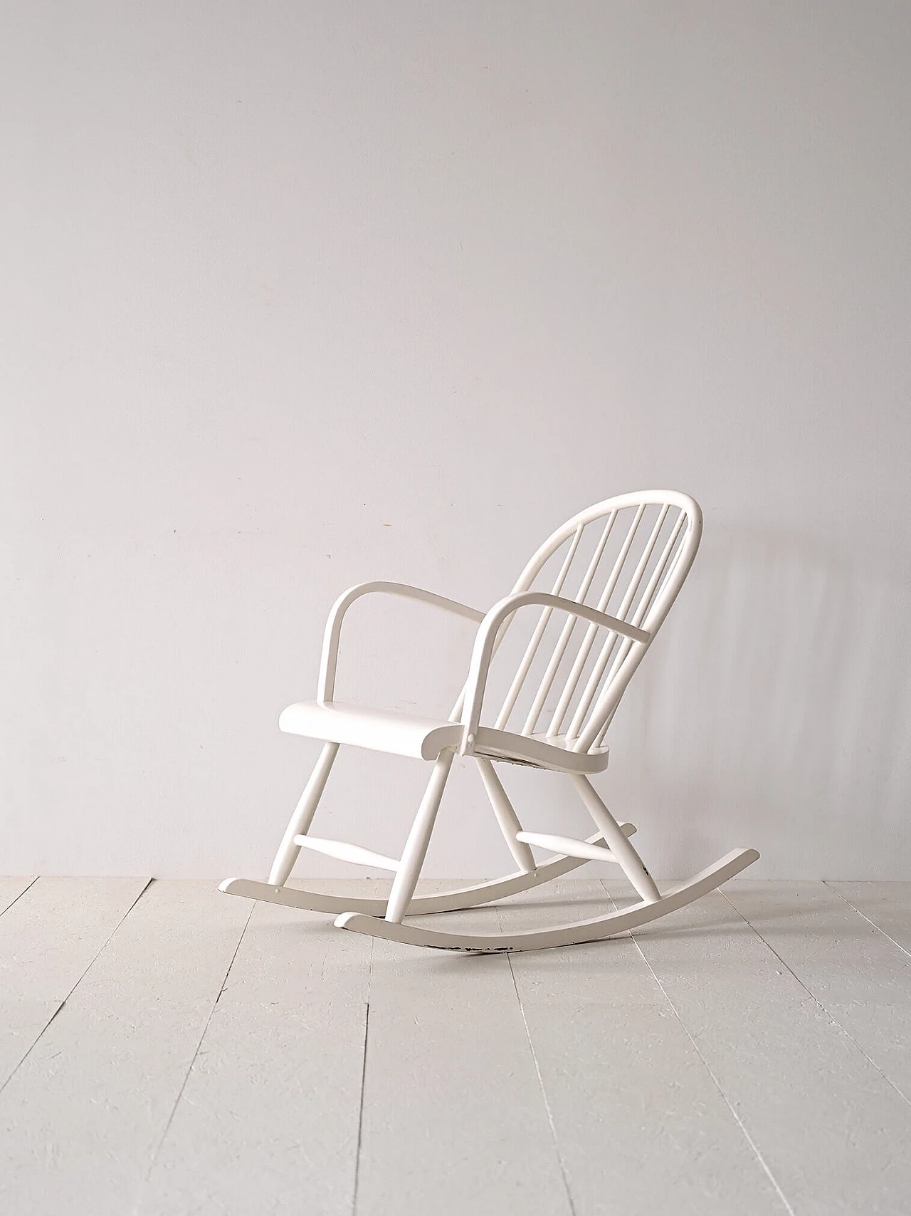 Scandinavian white painted wood rocking chair, 1960s 4