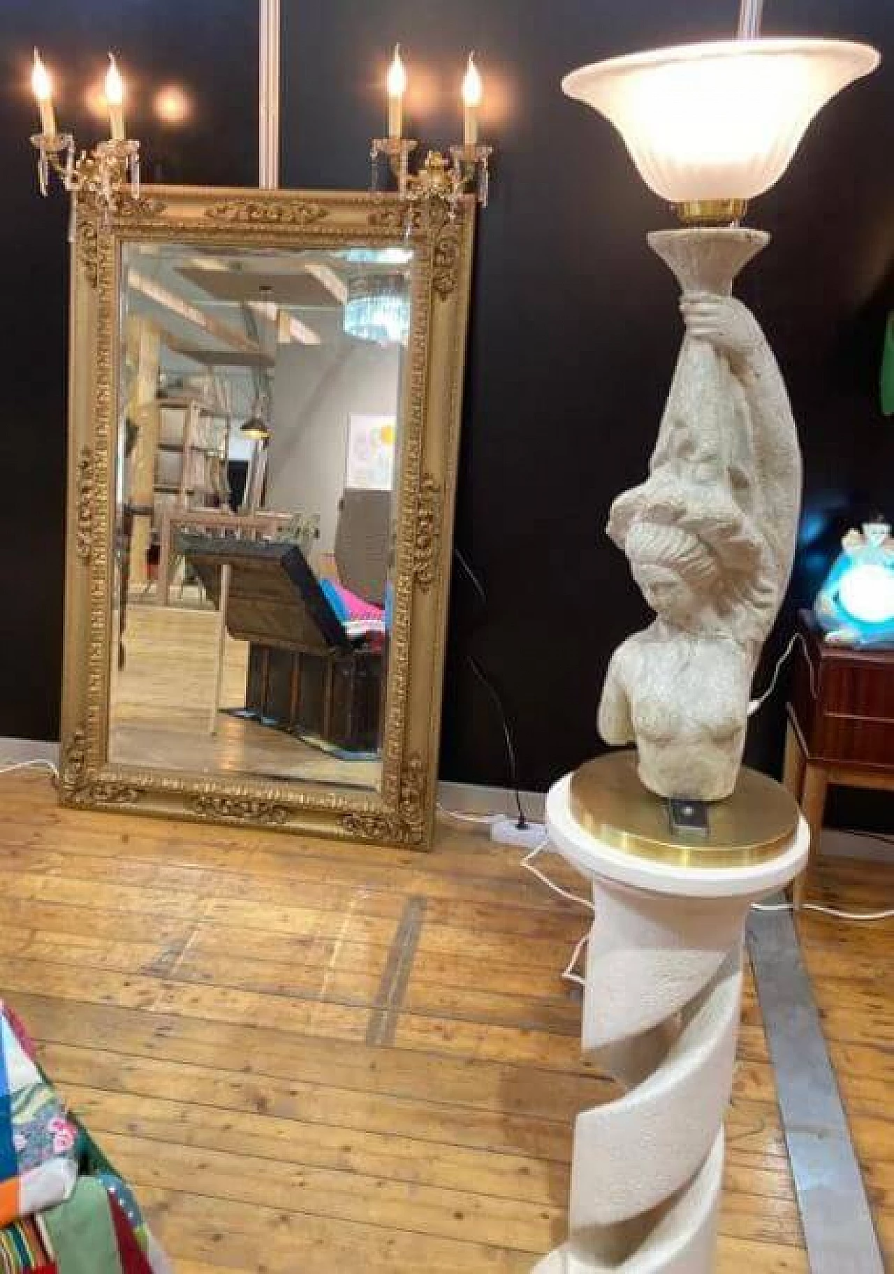 Specchio in stile Vittoriano in legno dorato smussato, anni '20 4