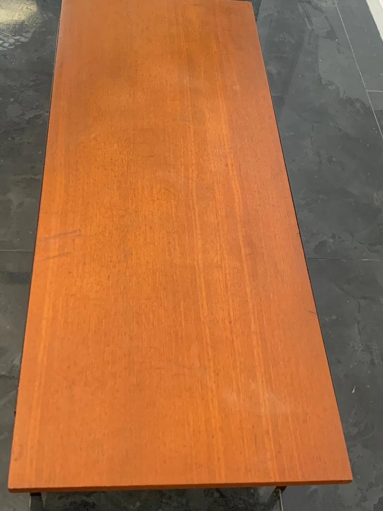 Tavolino in metallo verniciato nero con piano in teak di ISA Bergamo, anni '60 5