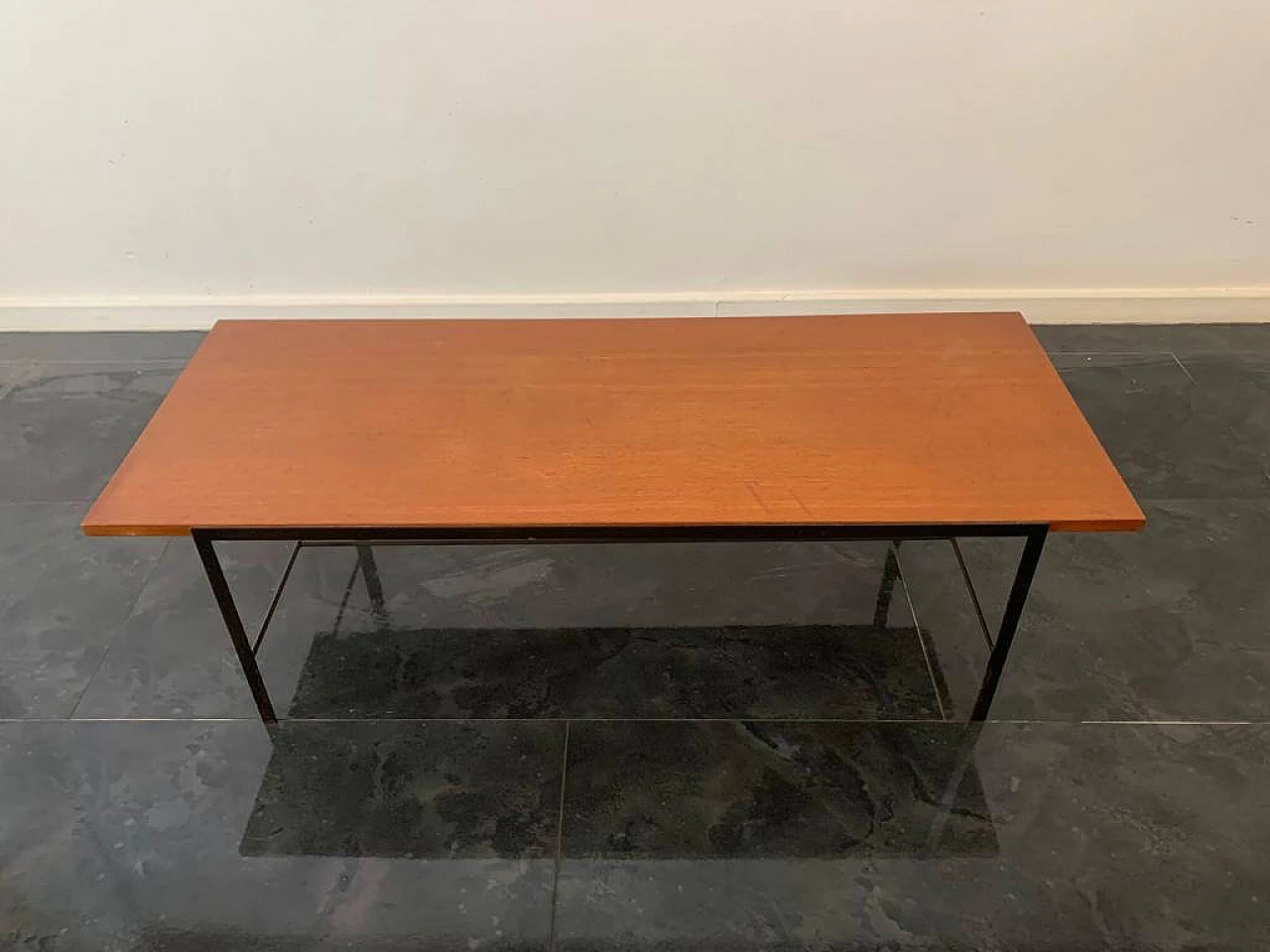 Tavolino in metallo verniciato nero con piano in teak di ISA Bergamo, anni '60 10