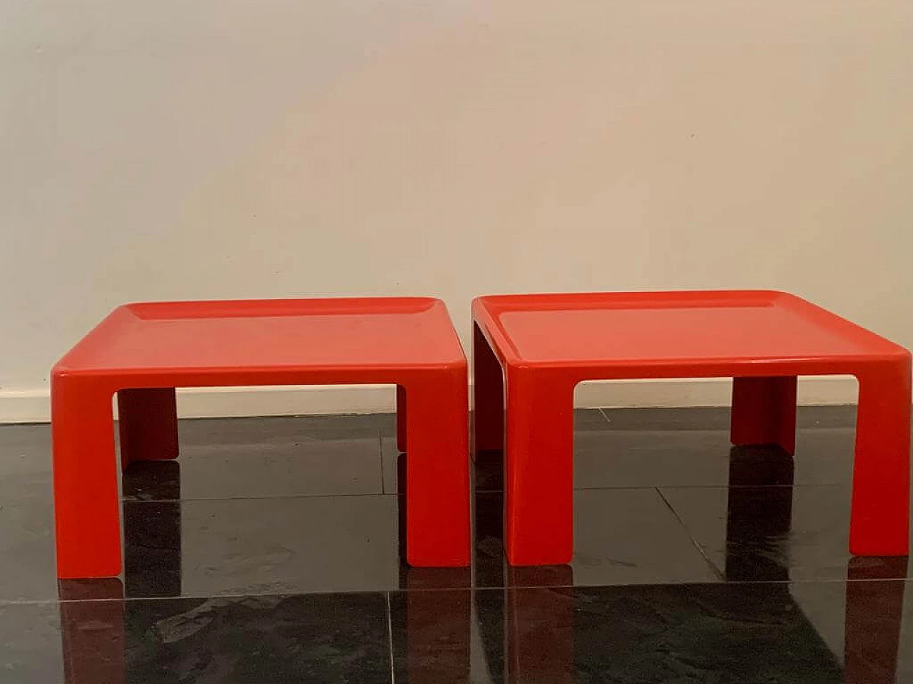 Coppia di tavolini Amanta in vetroresina di Mario Bellini per C&B Italia, anni '70 2