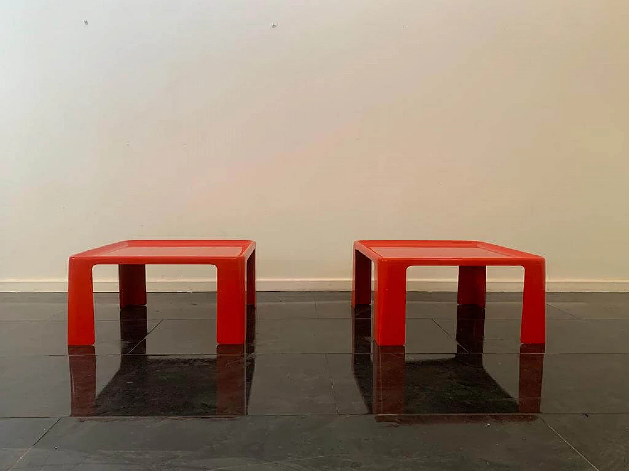 Coppia di tavolini Amanta in vetroresina di Mario Bellini per C&B Italia, anni '70 3