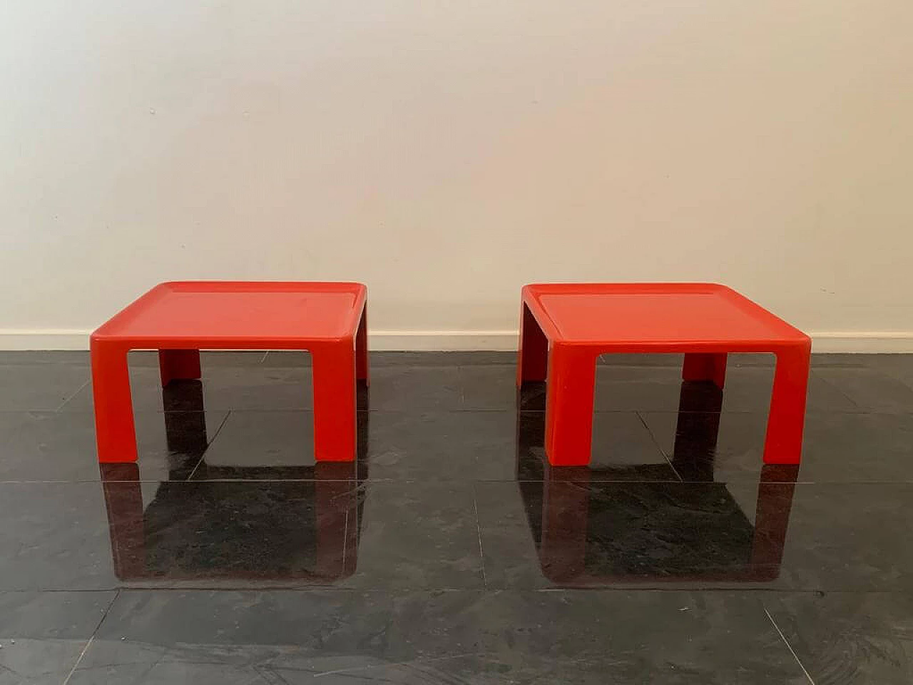 Pair of Amanta coffee tables in fibreglass by Mario Bellini for C&B Italia, 1970s 4