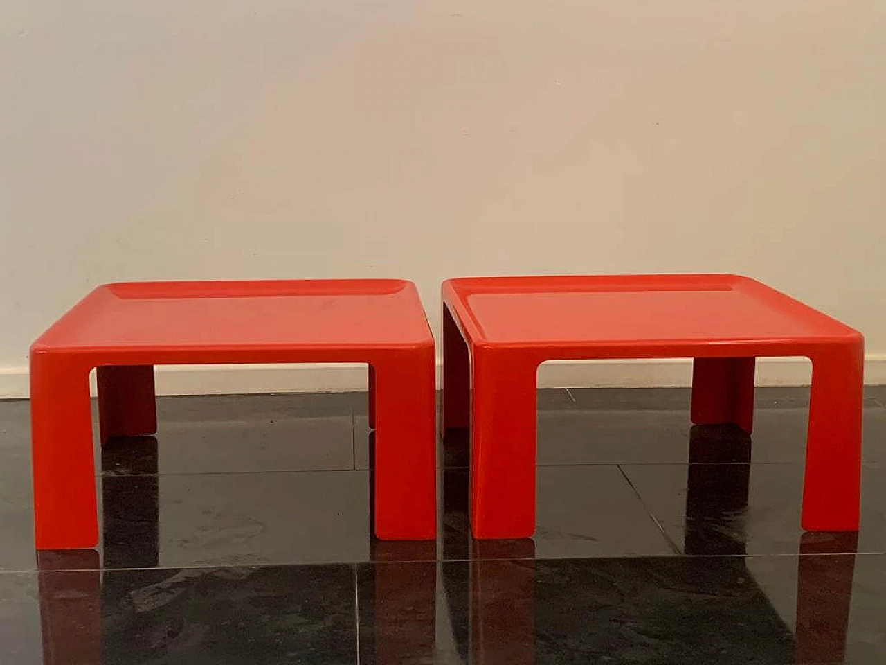 Pair of Amanta coffee tables in fibreglass by Mario Bellini for C&B Italia, 1970s 5