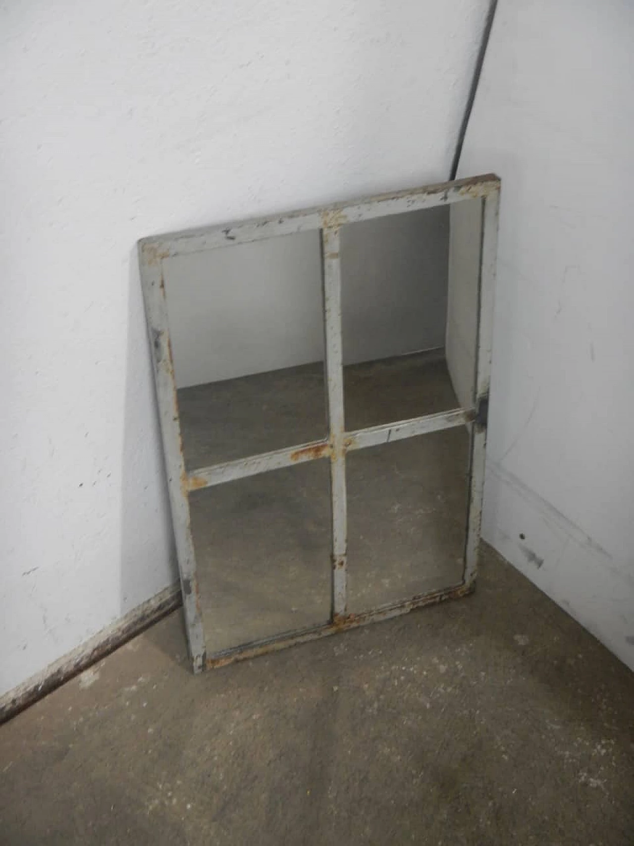 Specchio a finestra con cornice in ferro, anni '50 1