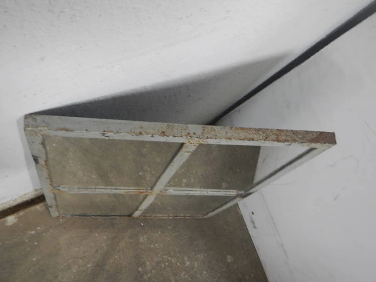 Specchio a finestra con cornice in ferro, anni '50 3