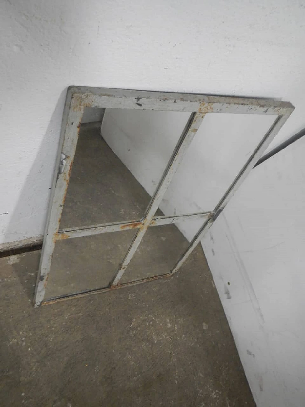 Specchio a finestra con cornice in ferro, anni '50 9