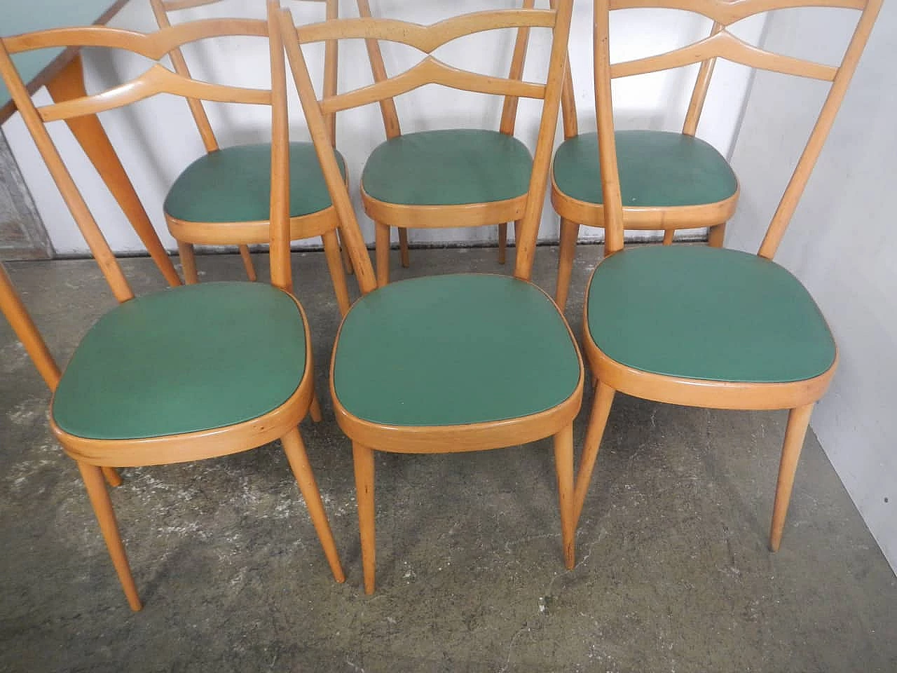 6 Sedie e tavolo in faggio, formica e similpelle nello stile di Paolo Buffa, anni '50 6