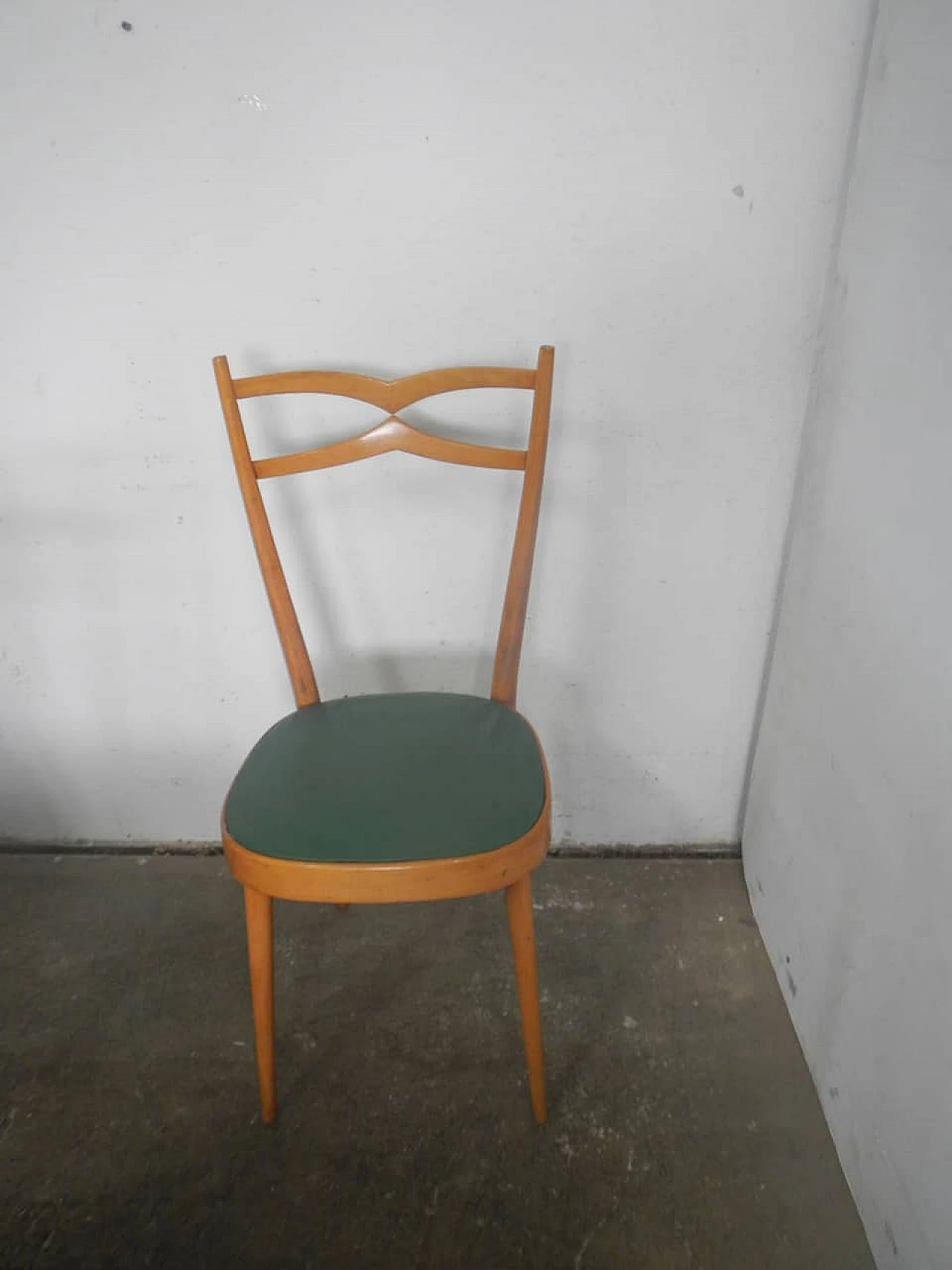 6 Chairs and table in beech, formica and leatherette in the style of Paolo Buffa, 1950s 8